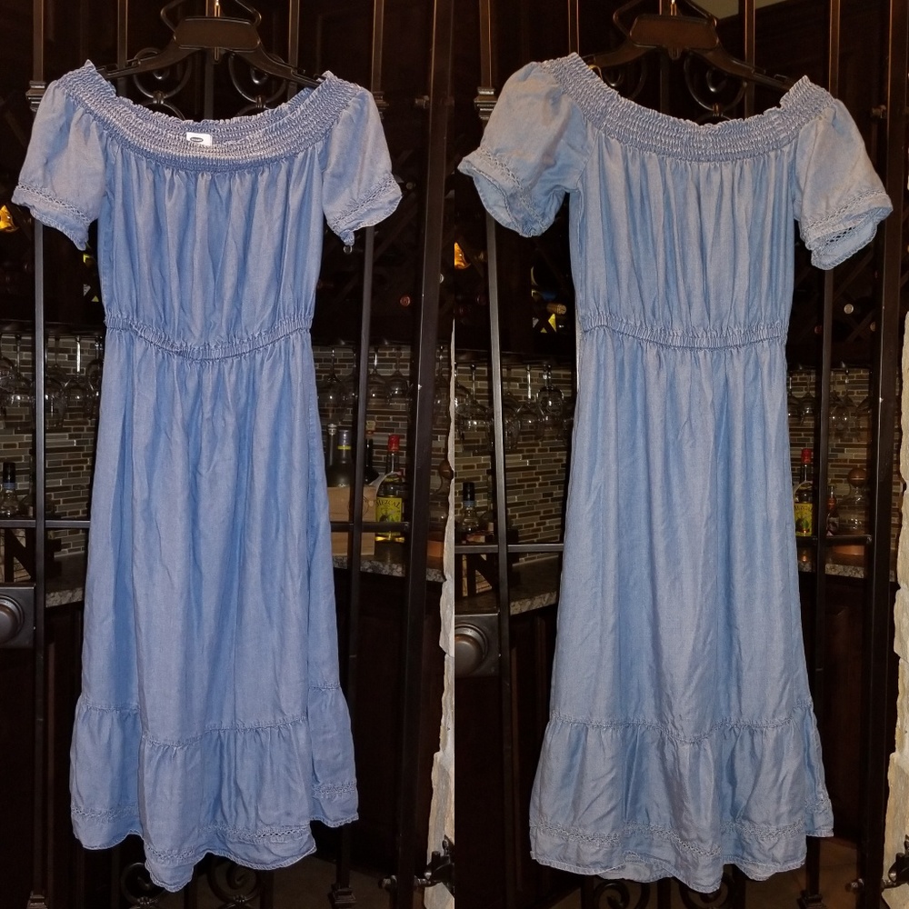 Old Navy Chambray Off The Shoulder Dress - Picture 4 of 8